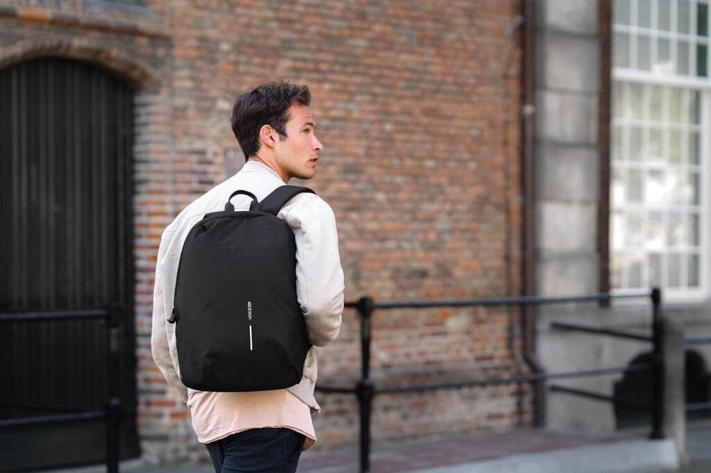 BUY BLACK ANTI-THEFT BACKPACK IN QATAR | HOME DELIVERY ON ALL ORDERS ALL OVER QATAR FROM BRANDSCAPE.SHOP